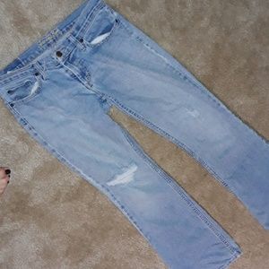 Light wash bluejeans